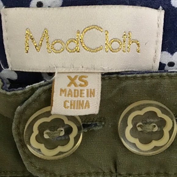 Modcloth Extra Small Army Green Flower Button Cotton Shorts with POCKETS!!! - Picture 2 of 6